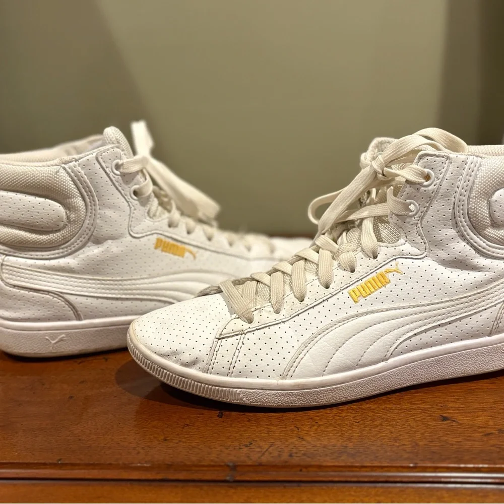 Women’s Puma white vikky mid high top 8.5 shoe. - Picture 2 of 8